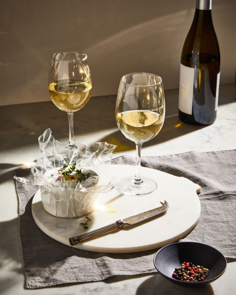 Vin blanc chenin à table