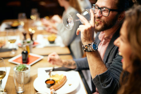 Vin et plateau de fromage